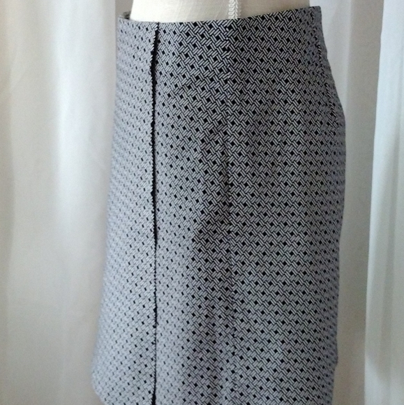 NWOT. Curvy Plus Size Skirt. 18W - Picture 5 of 9